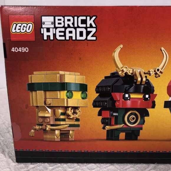Lego Set #40490 Ninjago 10th Anniversary Brickheadz Golden Lloyd - Picture 3 of 7